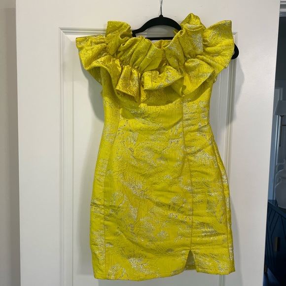 Yellow Ruffle Dress 💛 - Picture 4 of 9
